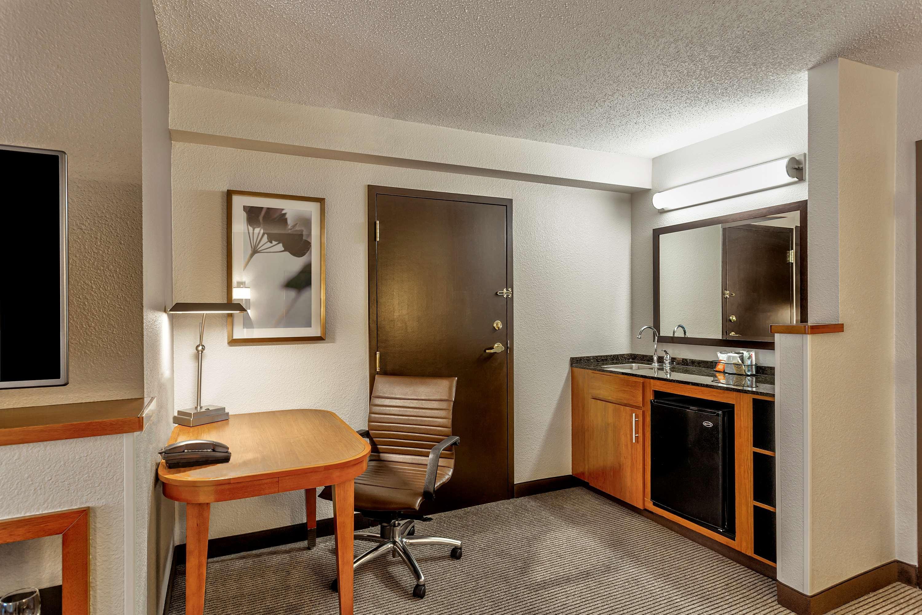 Wyndham Garden Kansas City Airport Extérieur photo