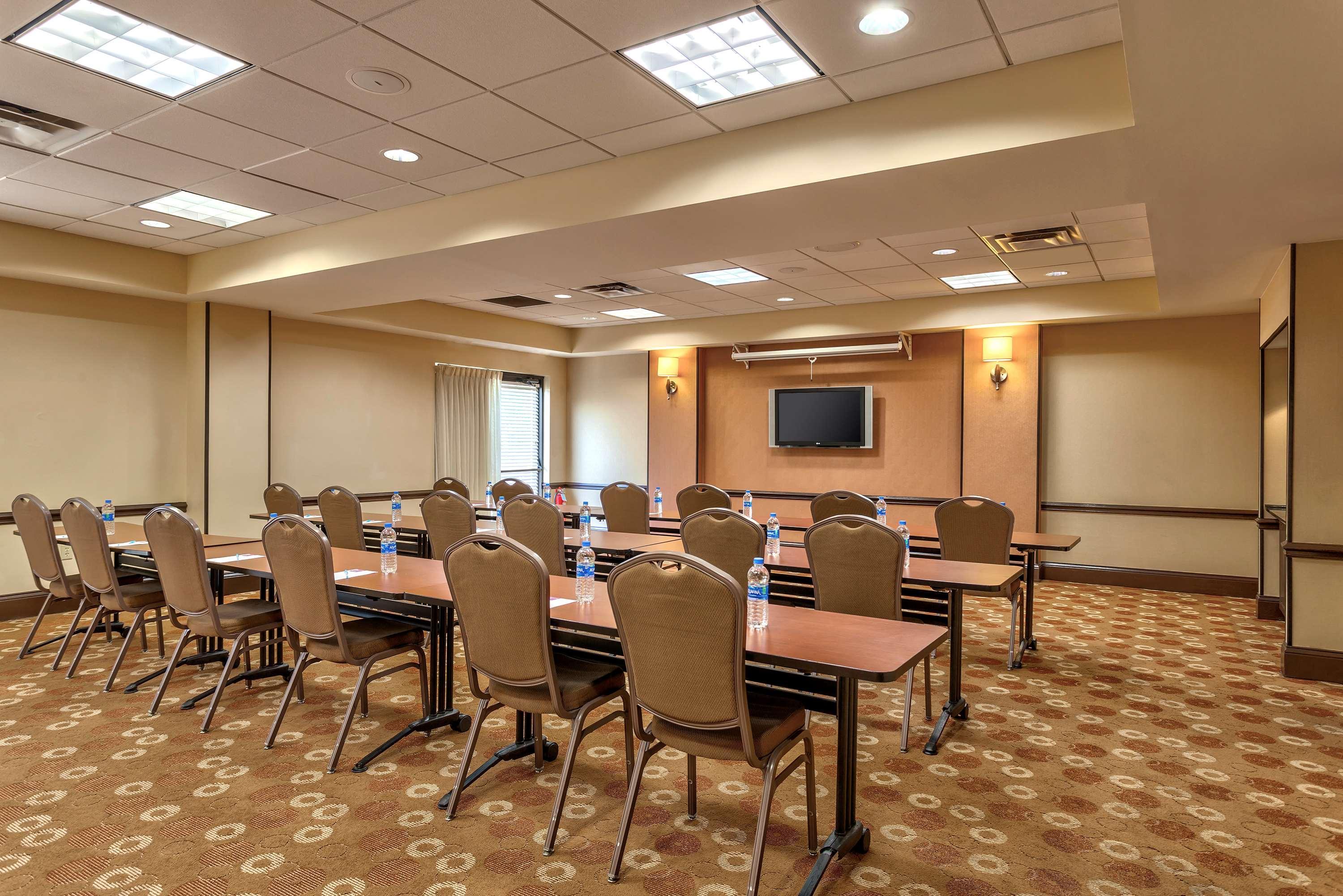 Wyndham Garden Kansas City Airport Extérieur photo