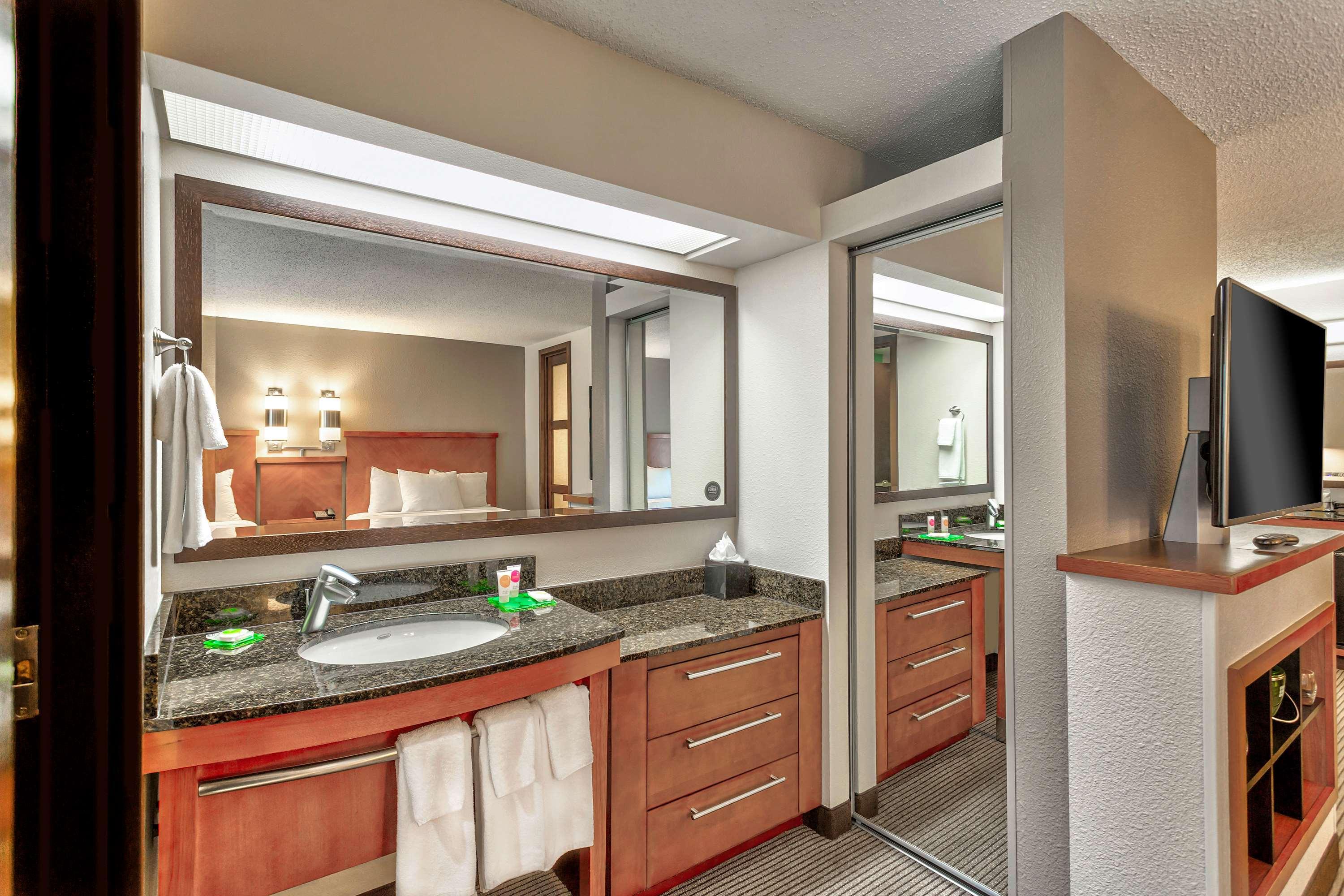 Wyndham Garden Kansas City Airport Extérieur photo