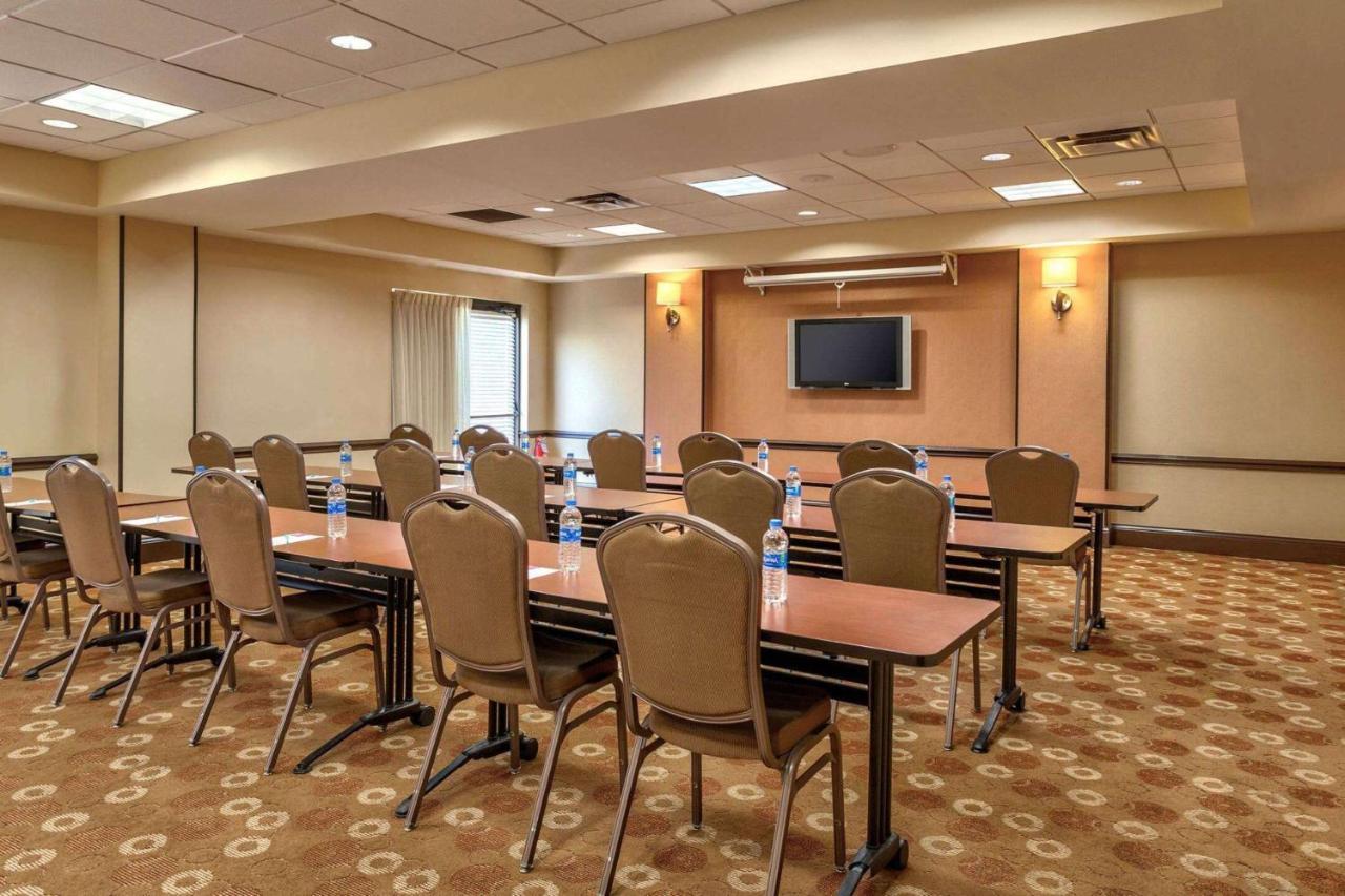 Wyndham Garden Kansas City Airport Extérieur photo