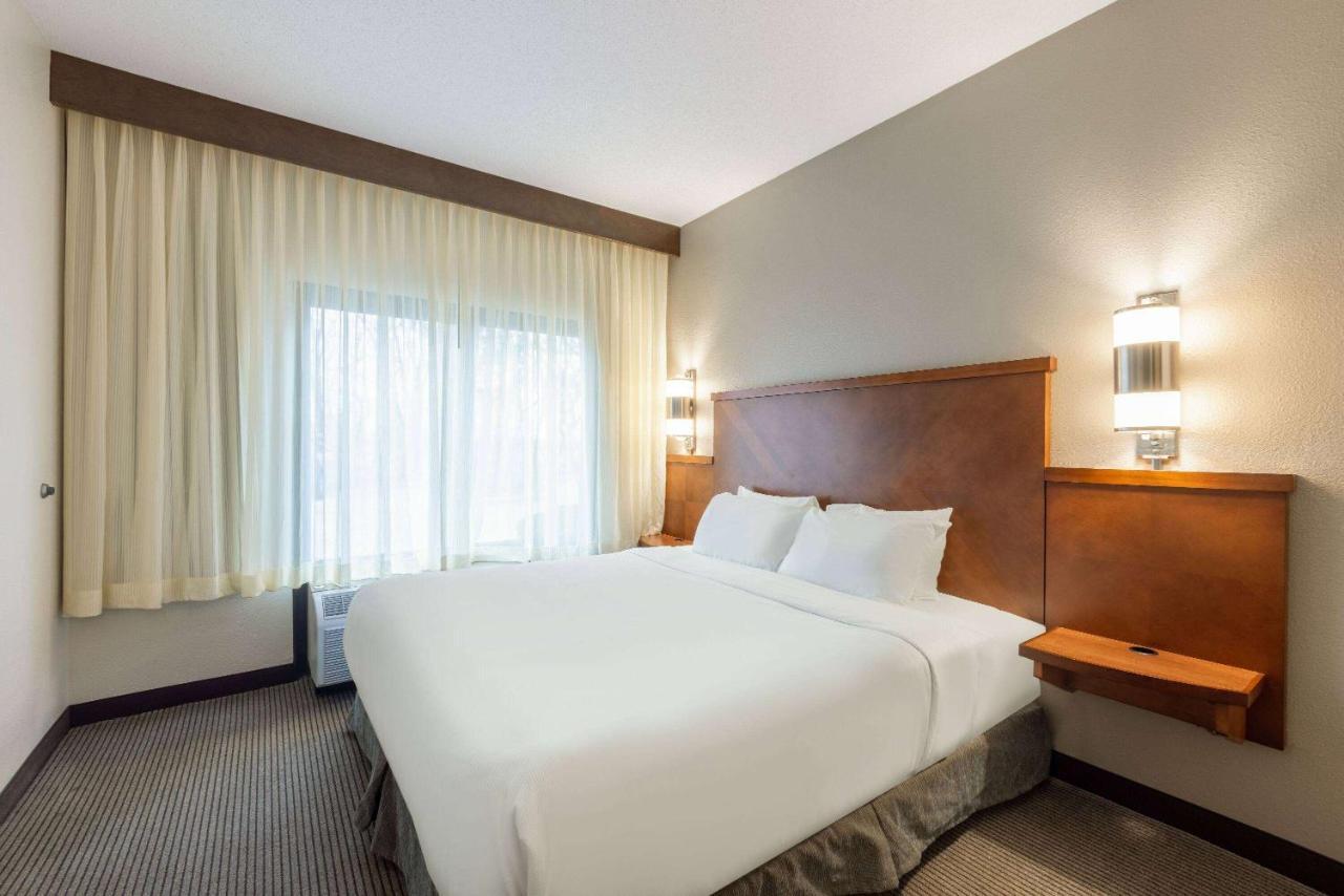 Wyndham Garden Kansas City Airport Extérieur photo
