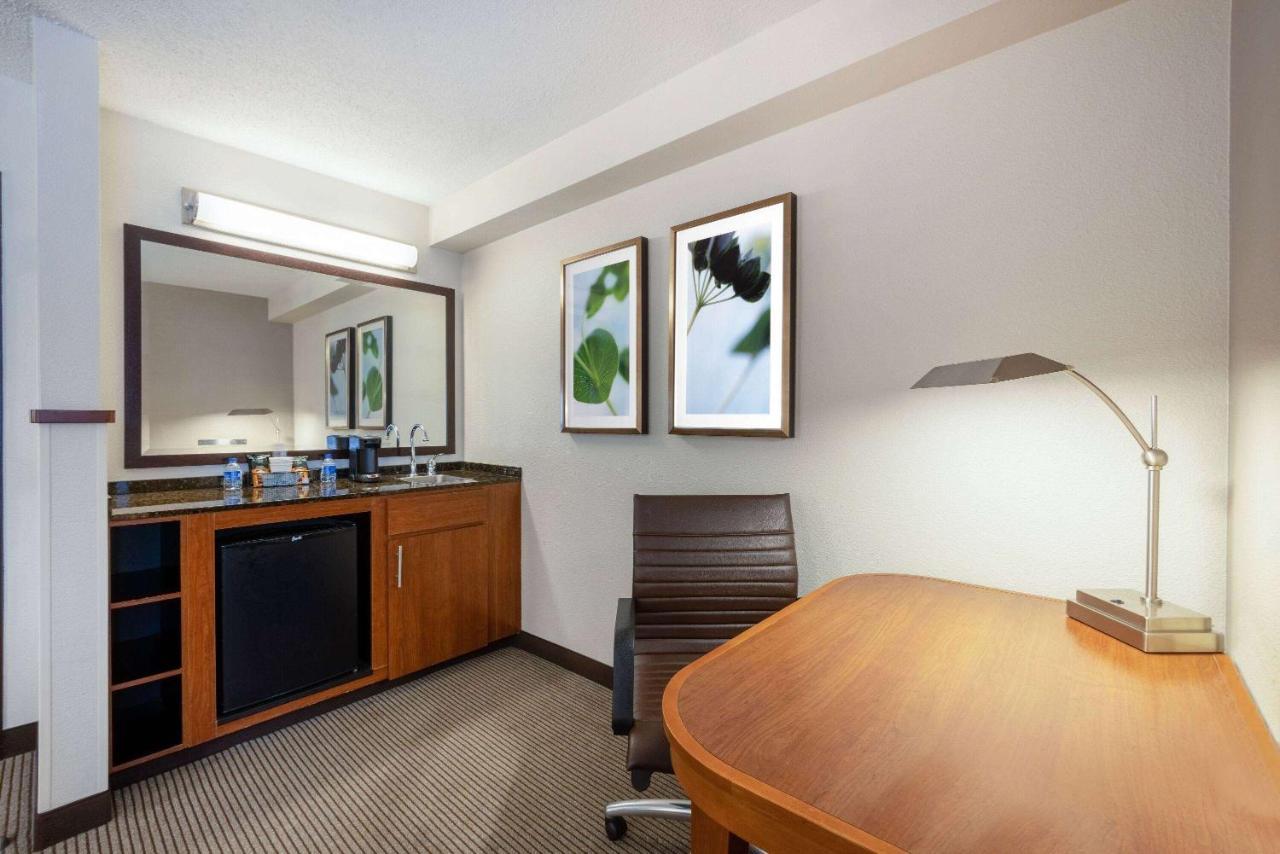 Wyndham Garden Kansas City Airport Extérieur photo