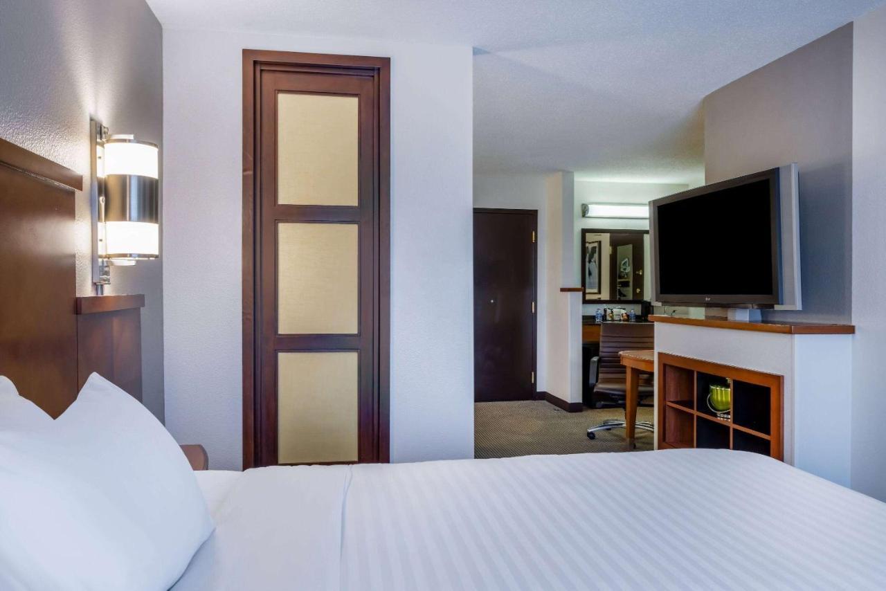 Wyndham Garden Kansas City Airport Extérieur photo